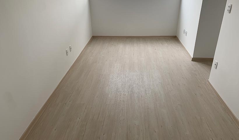 Torre B – Instalação de piso laminado